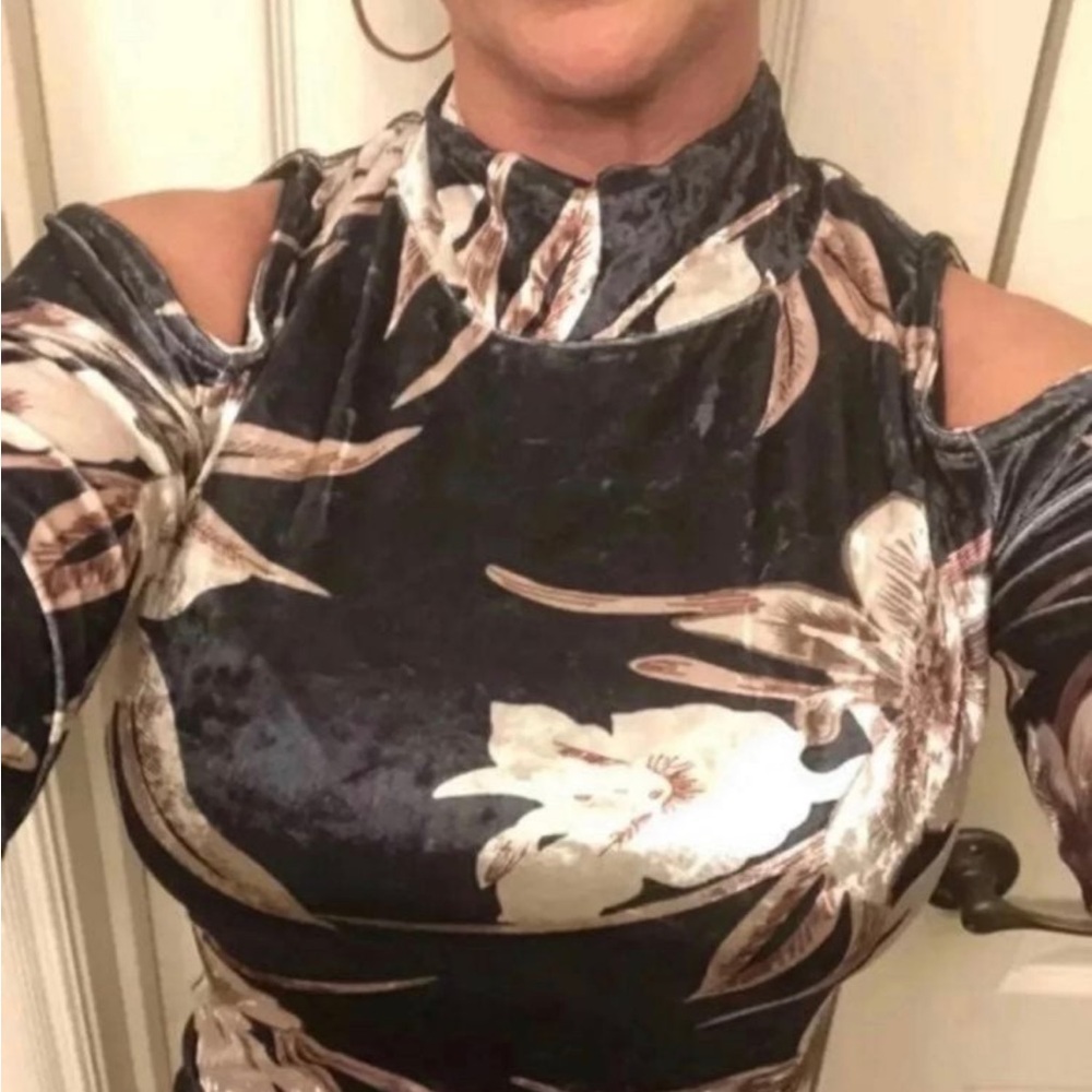 Dress cold shoulder ruched hip fitted dress